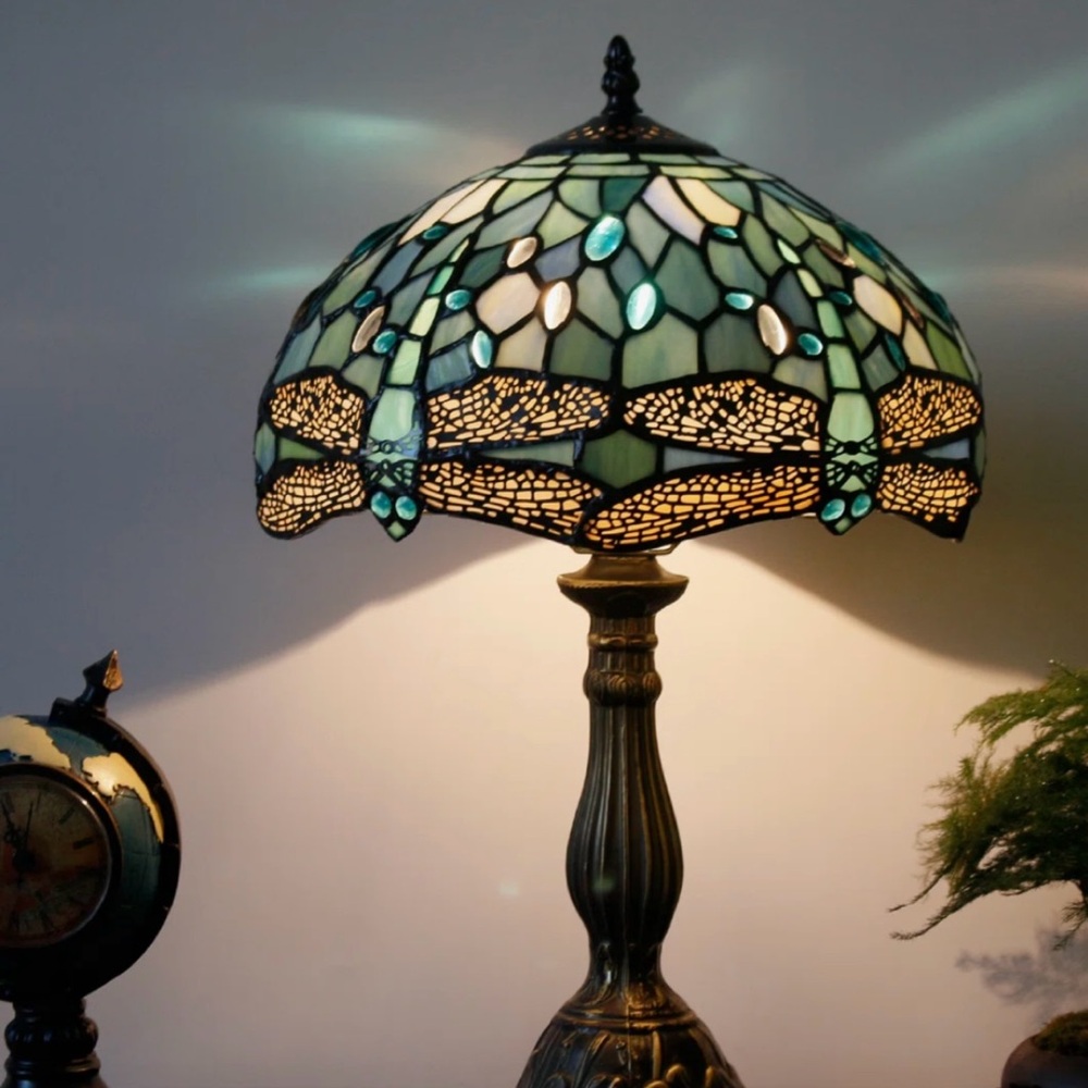 Tiffany Lamp with Dragonfly Design